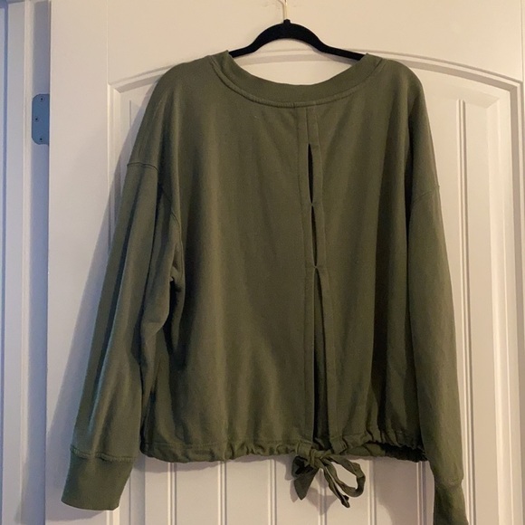 Old Navy Olive open back with tie at hem Top Size XL - Picture 2 of 5